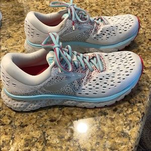 Brook’s Women’s Glycerin 16 running shoes
